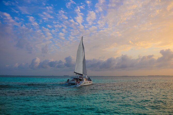 Luxury Sunset Sailing Cruise in Cancun With Light Dinner and Open Bar - Included Amenities
