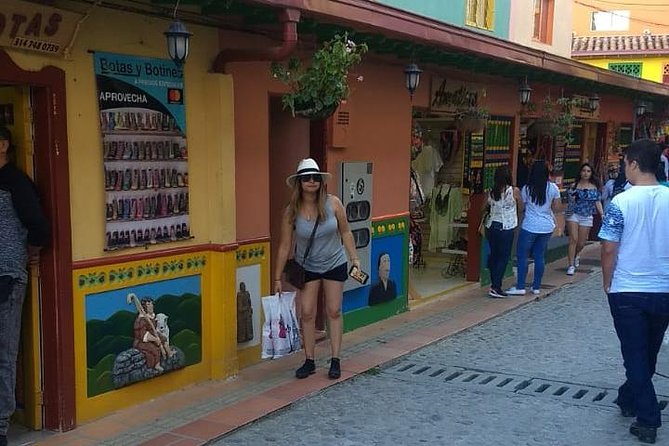 Medellin, Surrounding Villages and Coffee Tour 6 Nights 7 Days - Accommodation and Meals