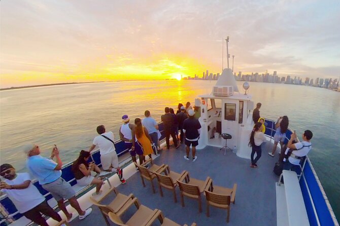 Miami Skyline Sunset Cruise With the Mojito Bar on Board - Onboard Experience