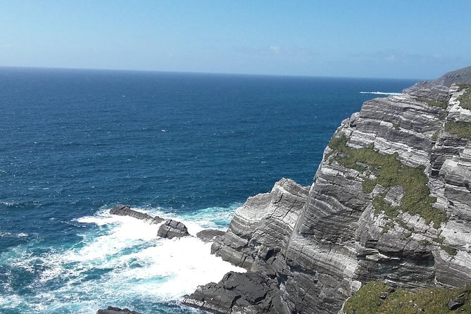 Mini Bus Tour of The Cliffs of Moher & Bunratty Castle - Review Highlights