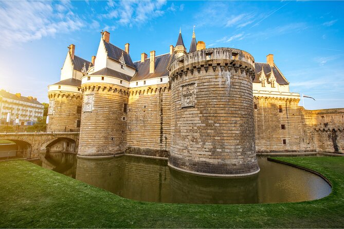 Nantes Scavenger Hunt and Best Landmarks Self-Guided Tour - Meeting the Challenge
