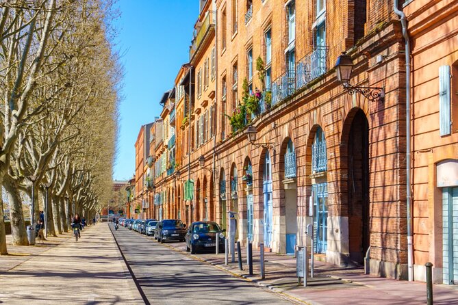 Old Town Treasure Self-Guided Tour in Toulouse - Tour Features and Benefits