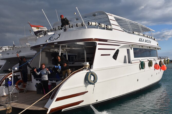 Orange Bay Sea Trip VIP - Relax and Enjoy the Buffet Lunch