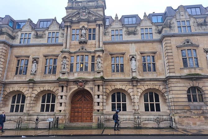 Oxford Self-Guided Tour and Exploration Game: The Watch Thief - Availability and Flexibility