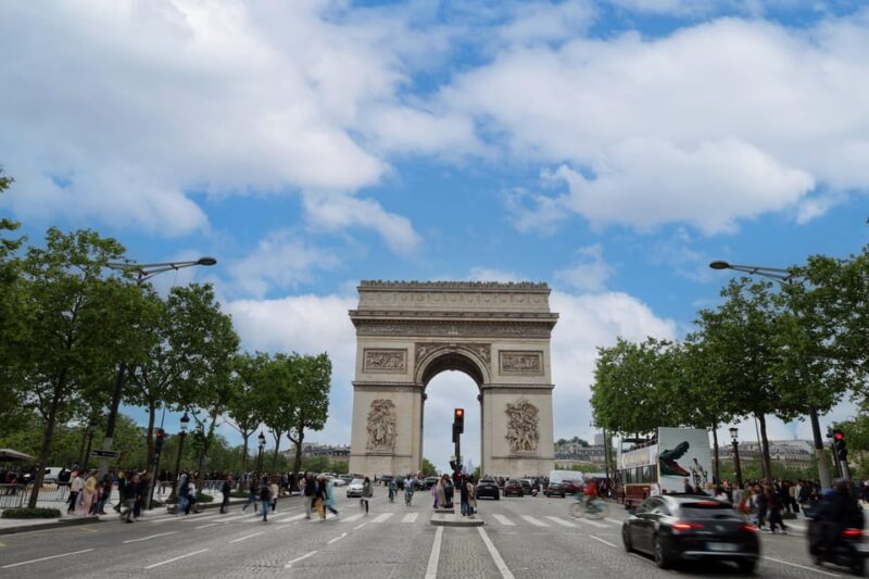 Paris: Full-Day Private Tour in a Van - Itinerary Highlights