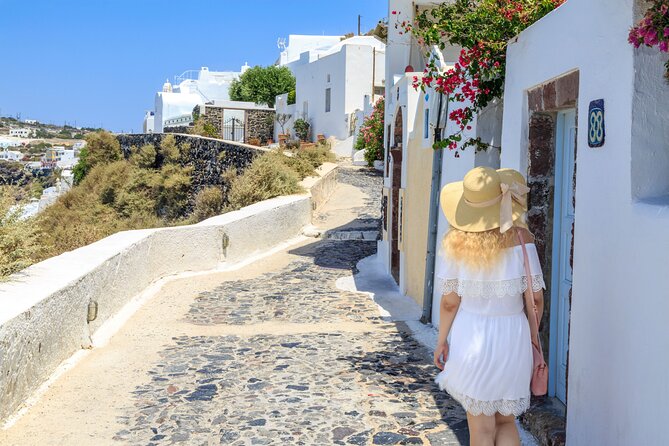 Personalized Private Photoshoot in Fira Santorini - What to Expect From the Photoshoot