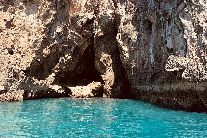 Private Boat Trip to the Secret Beaches of Arrábida and Caves - Discovering Hidden Caves and Beaches