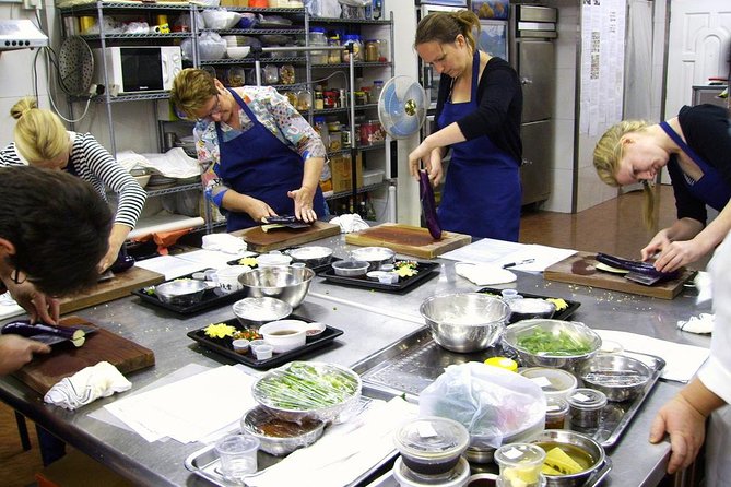 Private Chinese Wok Cooking Class in Shanghai - Inclusions and Benefits