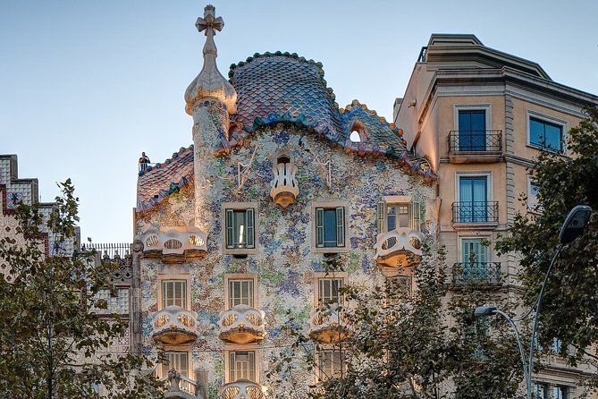 Private Complete Gaudi Experience in Barcelona (2 Days) With Hotel Pick up - Day 1 Itinerary Details