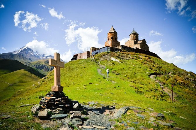 Private Day Tour in Kazbegi (Stepantsminda) - Tour Itinerary Highlights