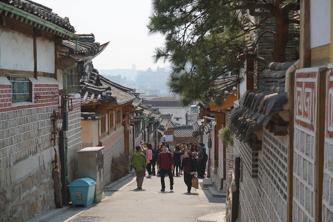 Private English Speaking Driver in Seoul: Airport Service Available - Vehicle and Accessibility Features