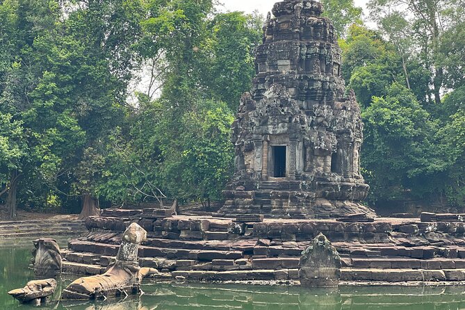 Private: Grand Circuit Full Day Tour Sunset at Bakeng Mountain - Itinerary Overview
