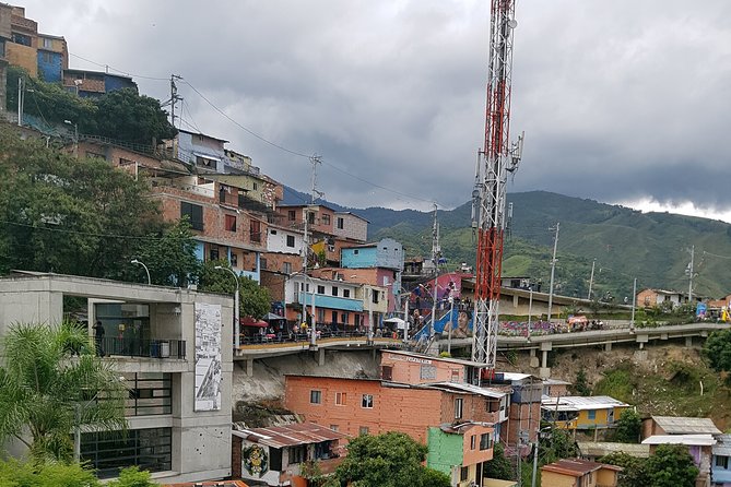Private Half-Day Medellín Graffiti Tour Including Metrocable - Highlights of the Graffiti Tour
