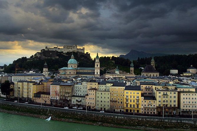 Private One Way Transfer From Cesky Krumlov to Salzburg - Service Features