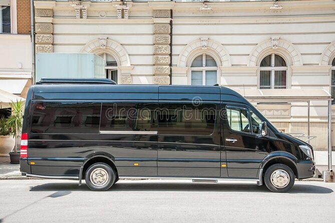 Private Roundtrip New York Airport Transfer to New York City - Chauffeur Professionalism and Communication