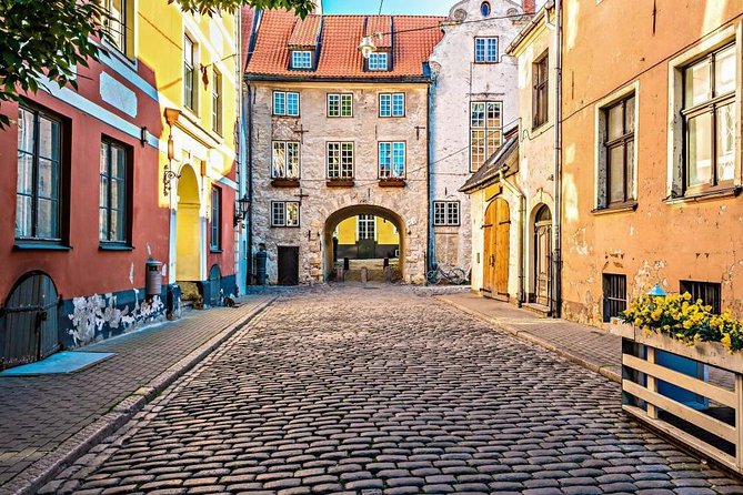 Private Shore Excursion: Highlights of Riga and Art Nouveau Museum - Meeting and Pickup
