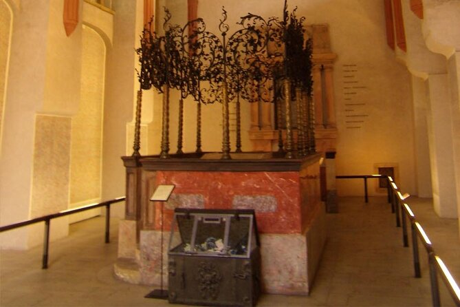 Private Tour of the Jewish Museum With Synagogues and Cemetery - Accessibility Details