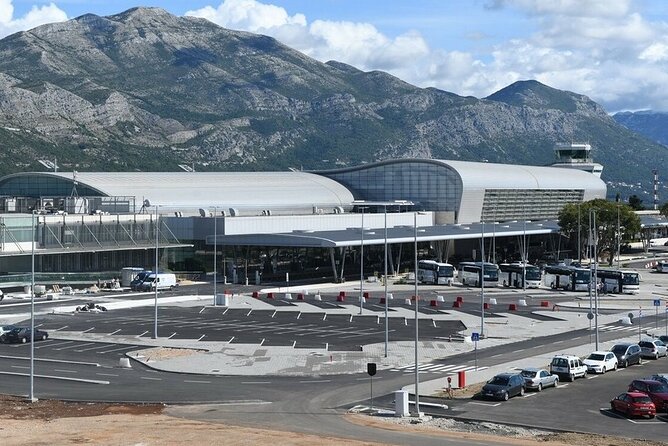Private Transfer From Dubrovnik to Dubrovnik Airport - Vehicle Features and Comfort