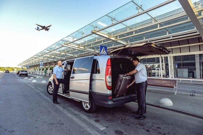 Private Transfer From Tbilisi International Airport To Gudauri Ski Resort - Pickup and Accessibility