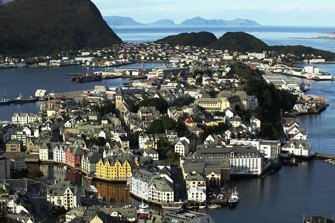 Private Transfer To and From Airport in Ålesund - Inclusions
