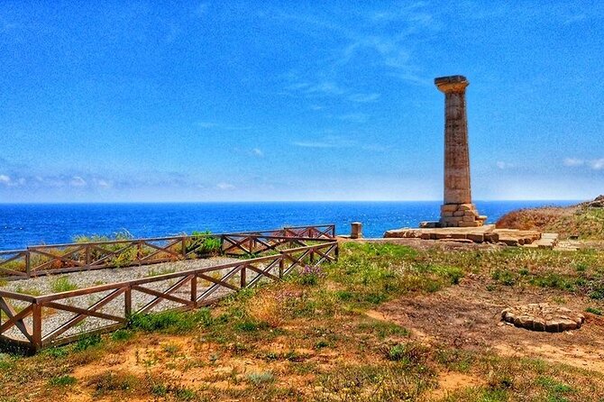 Private Walking Tour From Crotone to Isola Capo Rizzuto - Indulging in Local Cuisine