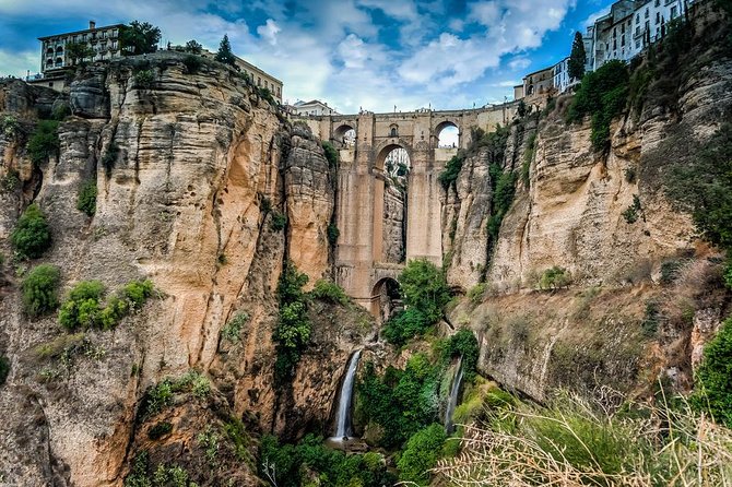 Private Walking Tour of Ronda With Official Tour Guide - Moorish Heritage and Bullfighting