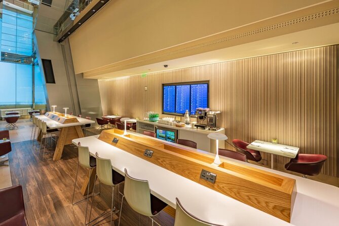 Qatar: Doha Hamad International Airport (DOH) Al Maha Lounge - Dining and Beverage Options