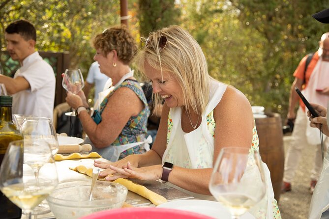 San Gimignano: Full Day in a Tuscan Winery - Exploring San Gimignano