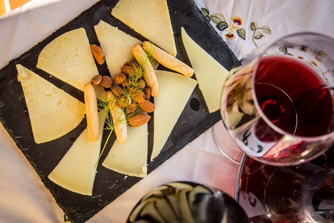 Santiago De Compostela: Cheese and Wine Tasting Experience - Host and Service Quality