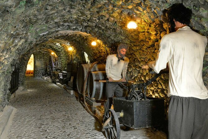 Santorini 6 Hours Day Tour and Lunch - Itinerary Highlights