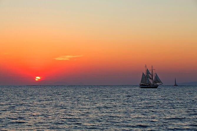 Santorini Sunset Cruise - Meeting and Pickup Details
