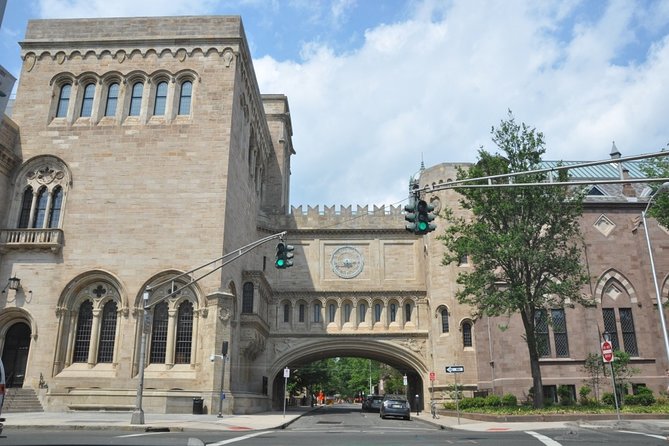 Self-Guided Yale Scavenger Hunt: Yale & Beyond - Included Features