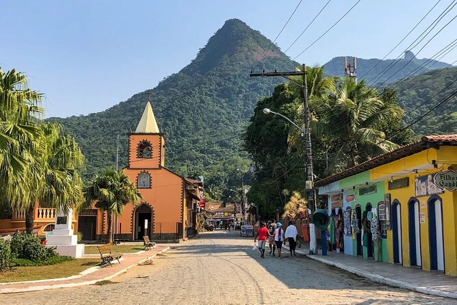 Shared Transport From Paraty to Ilha Grande - Vehicle Specifications and Capacity