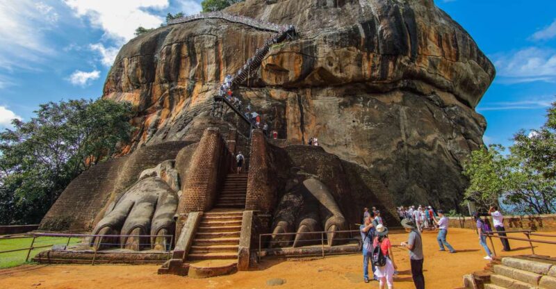 Sigiriya and Dambulla Day Tour From Kaluthara - Itinerary and Experience Highlights