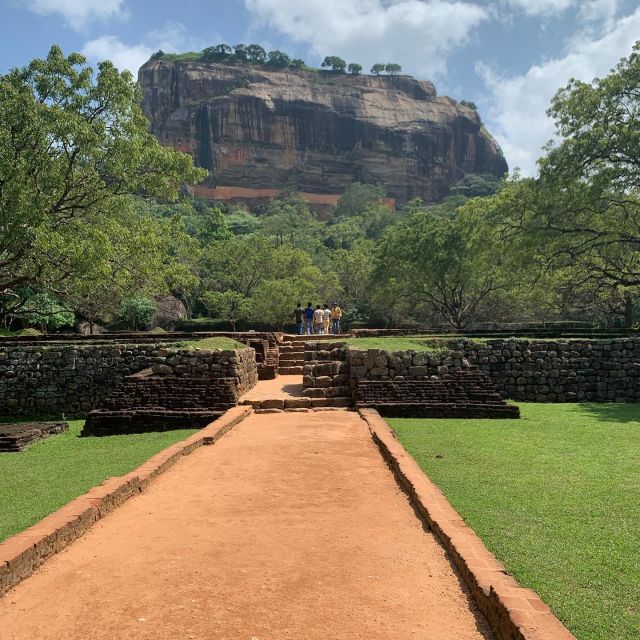 Sigiriya and Minneriya National Park Day Tour From Negombo - Itinerary Highlights