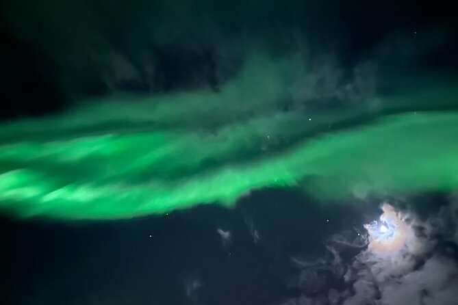 Small Group Hunting for the Northern Lights in Reykjavík EngRus - Meeting Point and Pickup Options