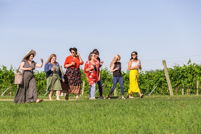 Small-Group Vineyard and Orchard Tour With Wine Tasting in Muscoda - Wine Tasting Experience