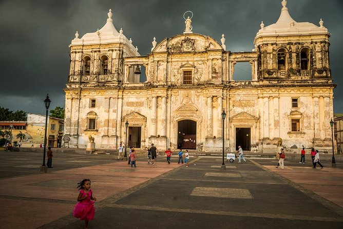 Small-Group Walking Excursion of León City - Attractions and Activities