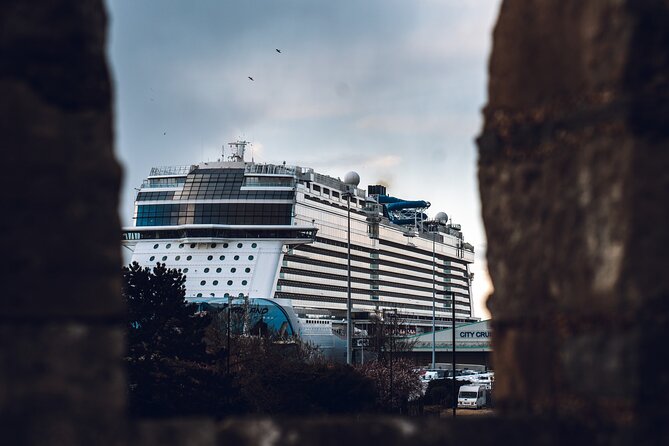 Southampton Tour App, Hidden Gems Game and Big Britain Quiz (1 Day Pass) UK - Exploring Hidden Gems and Scavenger Hunts