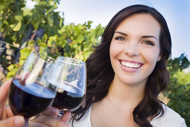 Sunset Niagara-On-The-Lake Small Group Wine Tour With Dinner - Pickup and Meeting Details