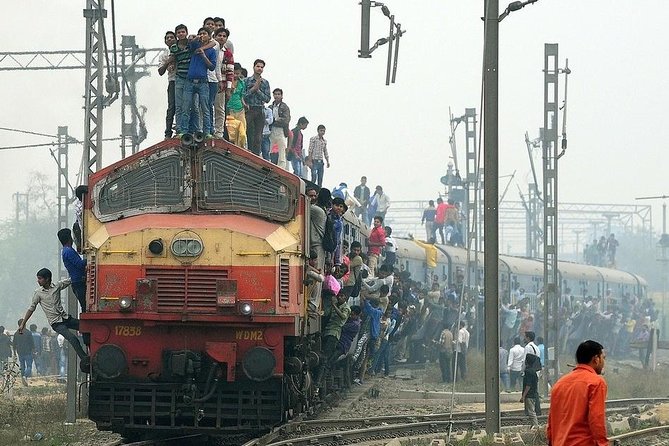 Taj Mahal Tour By Train With 5 Star Hotel Lunch - Itinerary Highlights