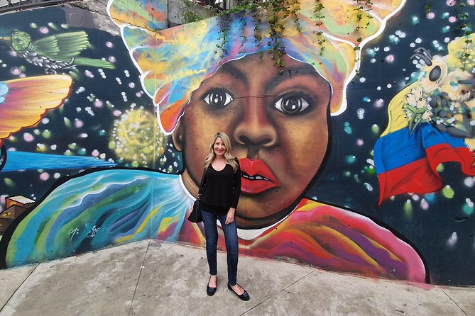 The Best Comuna 13 Graffiti Tour, Plaza Botero and Cable Cars - Riding the Metrocable to Panoramic Views