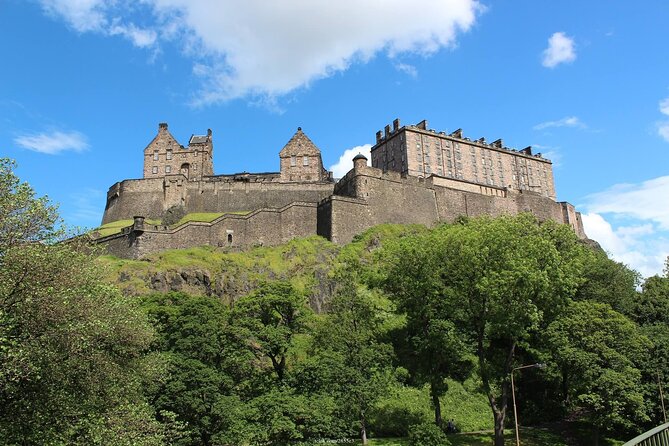 The Best of Edinburgh: Private Walking Tour With Edinburgh Castle - Highlights and Key Attractions