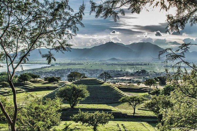 THE FIRE TOUR - Pyramids, Volcanoes, Agaves & Tequila - Meeting and Pickup