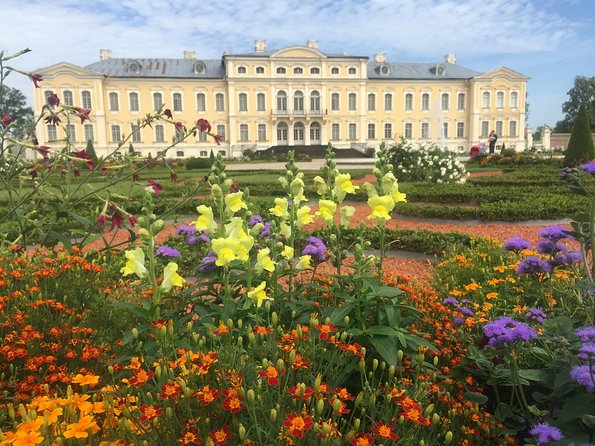 Tour From Riga to Vilnius: Bauska Castle, Rundale Palace and the Hill of Crosses - Three Fascinating Attractions