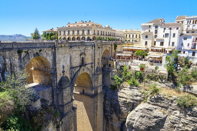 Tour in Ronda With Guided Visit and Setenil De Las Bodegas - Itinerary Highlights