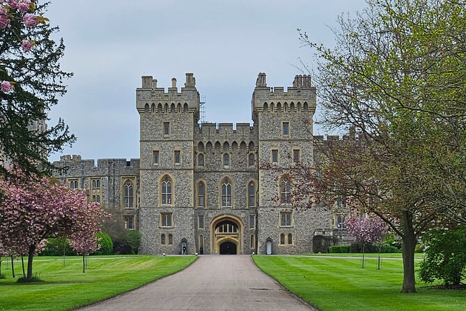 Transfer From Southampton to Heathrow via Stonehenge and Windsor - Inclusions and Logistics
