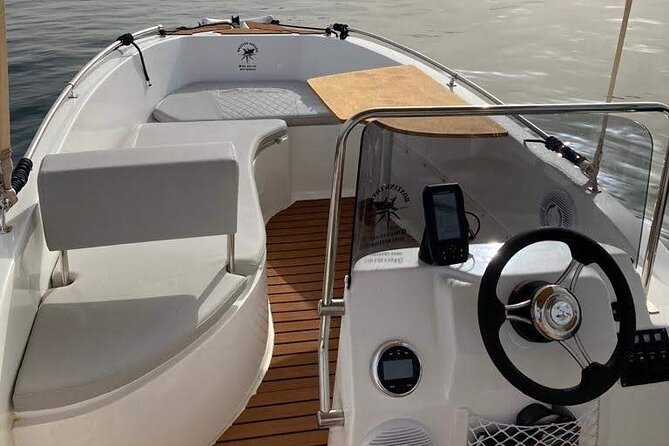 Unlicensed Boat Rental in Puerto Banús, Marbella. - Pricing and Availability