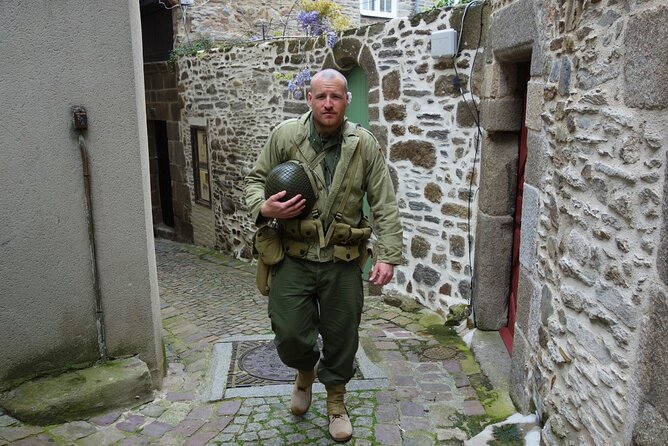 Unusual Guided Tour of Saint Malo in Immersion in 1944 - Immersive Costumed Tour Guide Experience