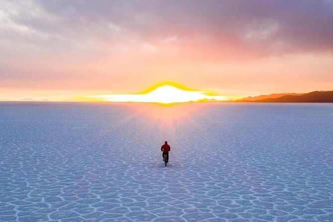 Uyuni: Guided Bicycle Tour of Uyuni Salt Flat With Lunch - Experiencing the Guided Bicycle Tour